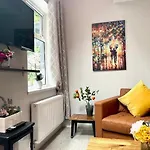 Trinity Four 1-bedroom Apts Centre