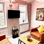 Trinity Four 1-bedroom Apts Centre