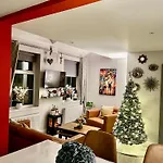 Trinity Four 1-bedroom Apts Centre