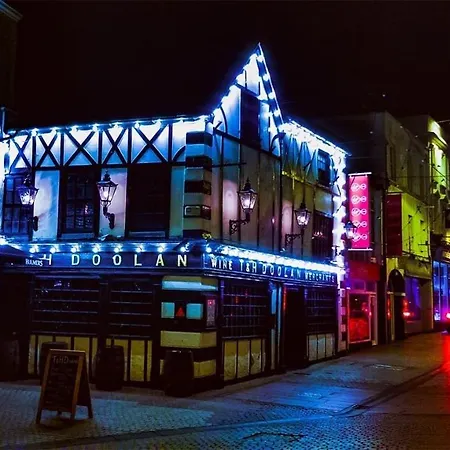 Trinity Four 1-bedroom Apts Centre * Waterford