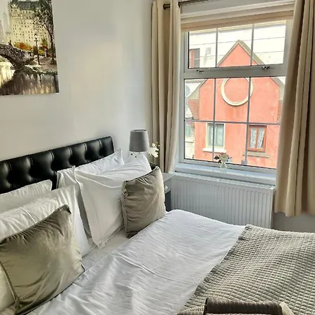 Trinity Four 1-bedroom Apts Centre * Waterford