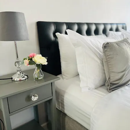 Trinity Four 1-bedroom Apts City Centre *