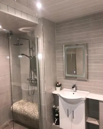 Trinity Four 1-bedroom Apts Centre 沃特福德