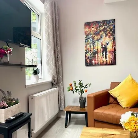 Trinity Four 1-bedroom Apts Centre