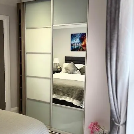 Trinity Four 1-bedroom Apts Centre Appartement
