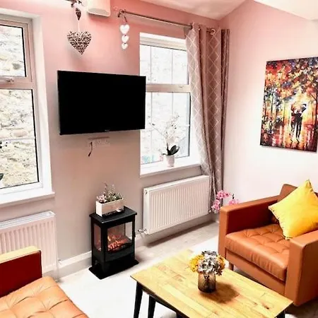 Trinity Four 1-bedroom Apts Centre