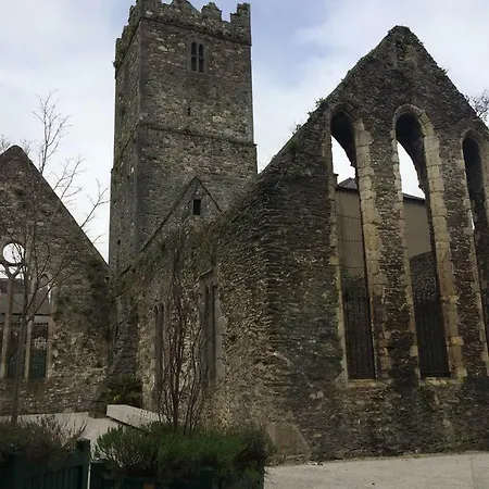 Trinity Four 1-bedroom Apts Centre 沃特福德