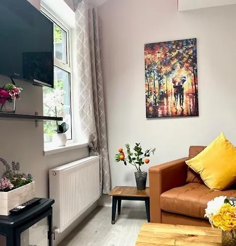 Trinity Four 1-bedroom Apts Centre